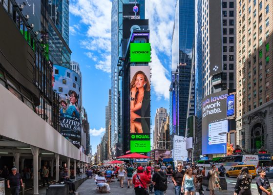 Η Ανδρομάχη ''Σούσουρο'' στην Times Square της Νέας Υόρκης- Ρυθμός 99.7 Κέρκυρα